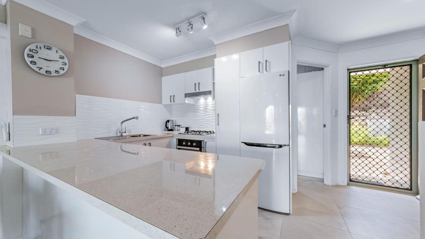 Sunset Waters Apartments Hamilton Island Bagian luar foto