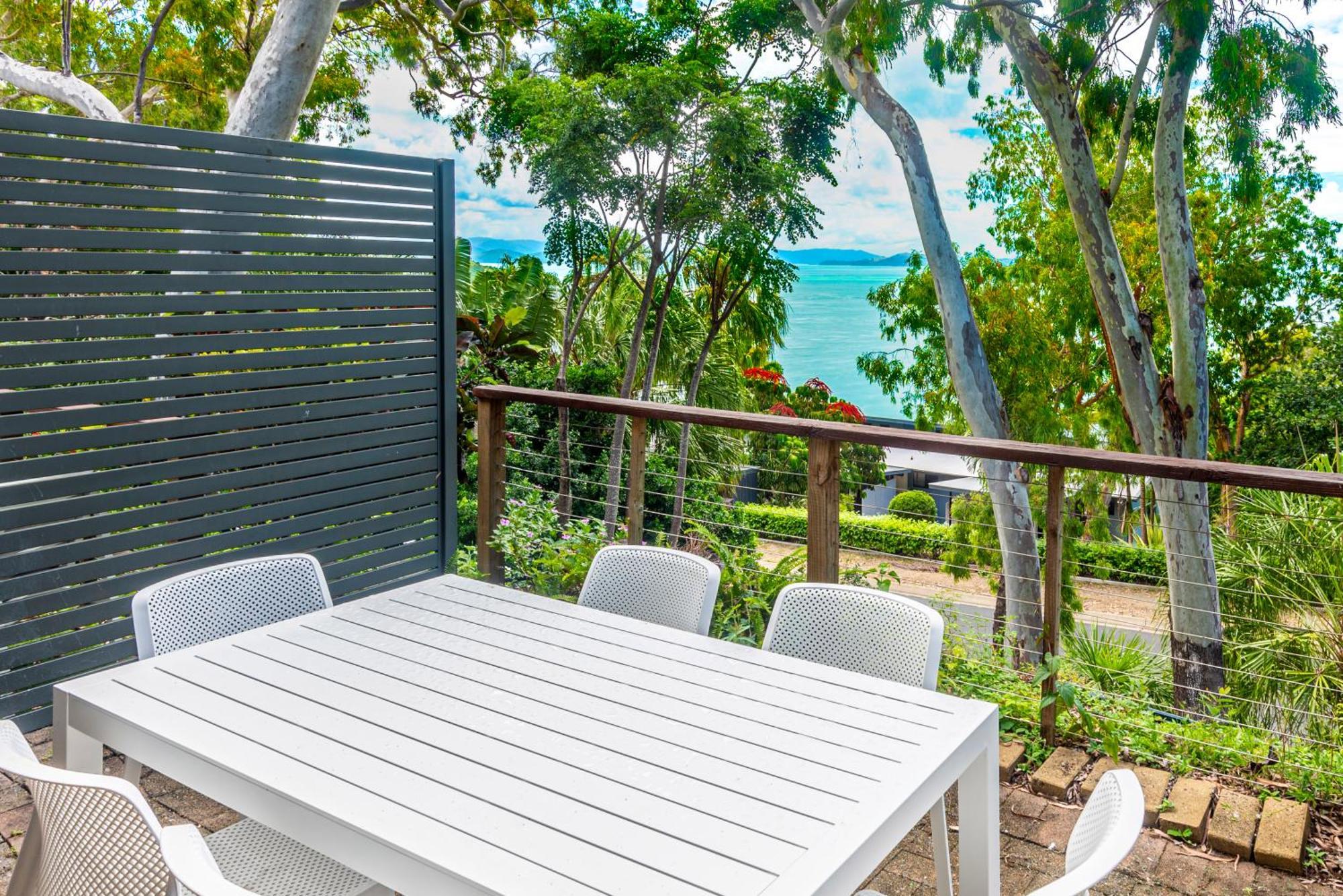 Sunset Waters Apartments Hamilton Island Bagian luar foto