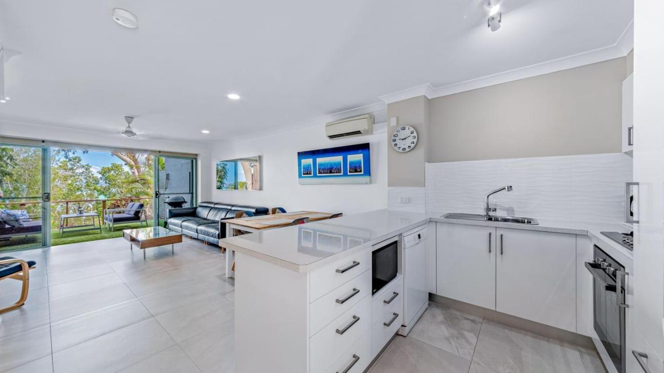Sunset Waters Apartments Hamilton Island Bagian luar foto