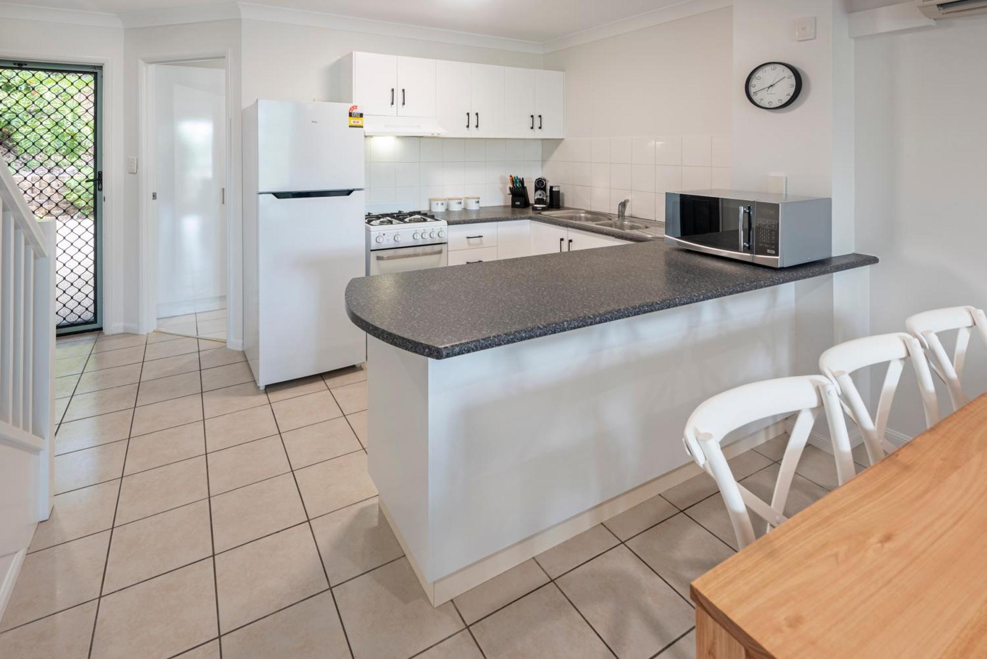 Sunset Waters Apartments Hamilton Island Bagian luar foto