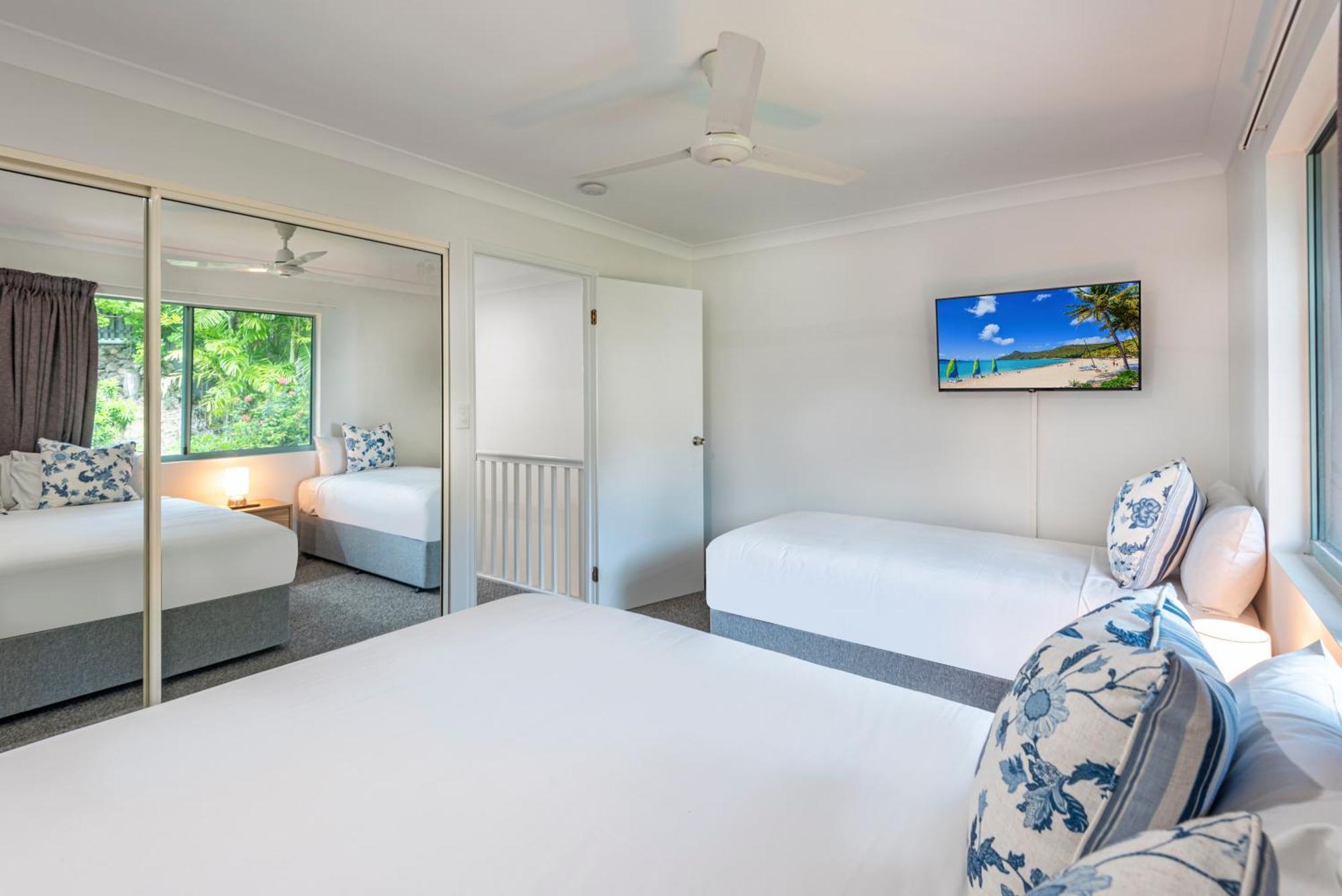Sunset Waters Apartments Hamilton Island Bagian luar foto