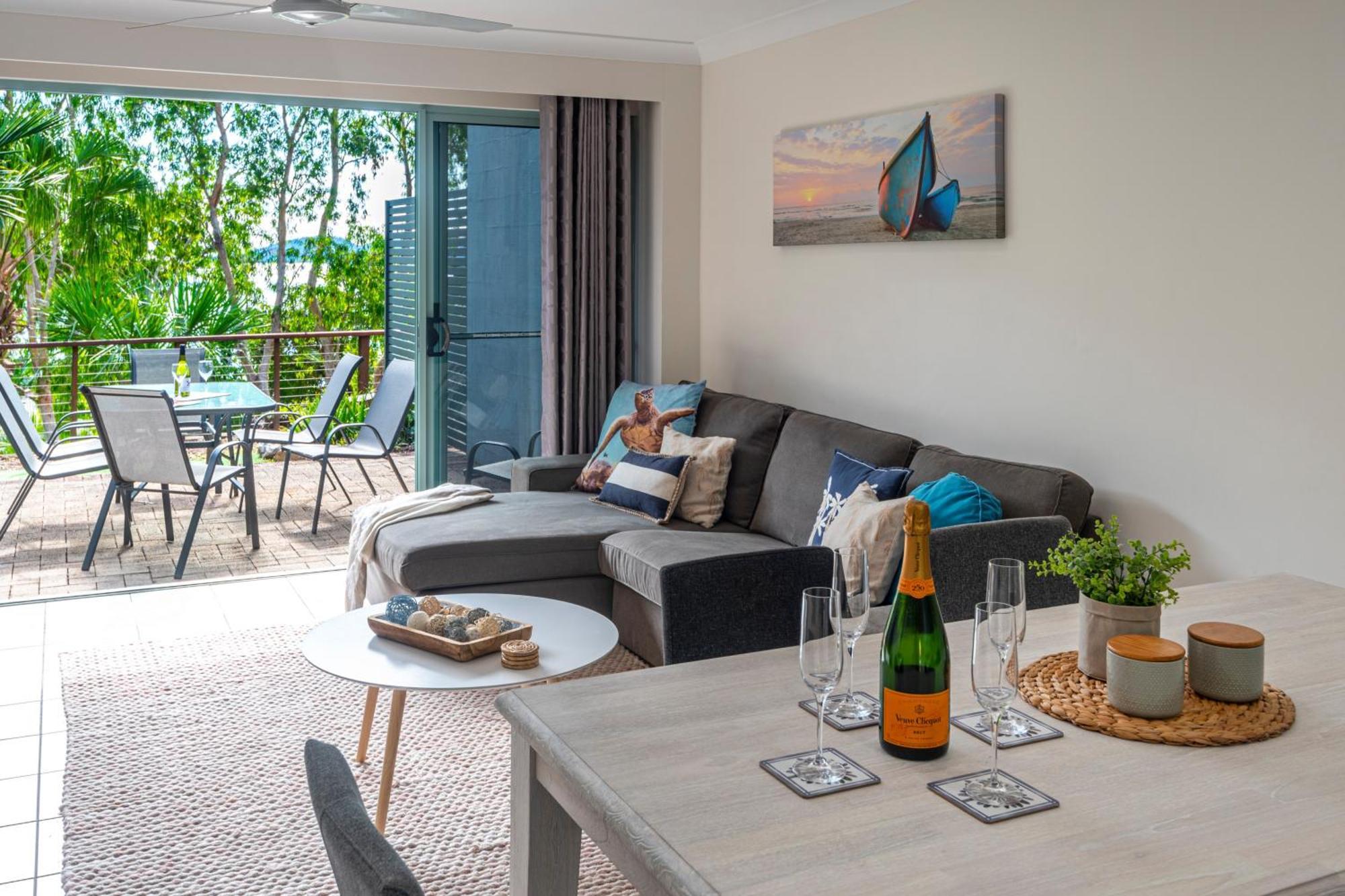 Sunset Waters Apartments Hamilton Island Bagian luar foto