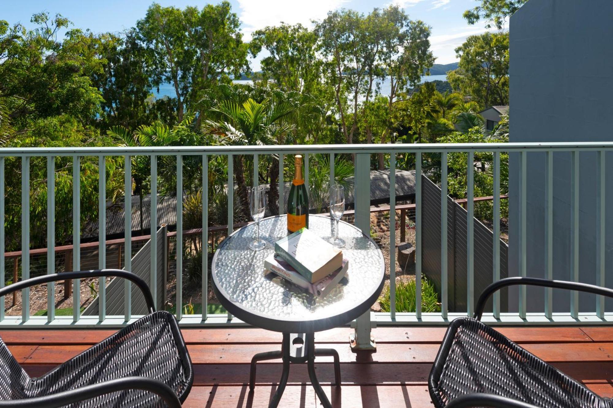 Sunset Waters Apartments Hamilton Island Bagian luar foto